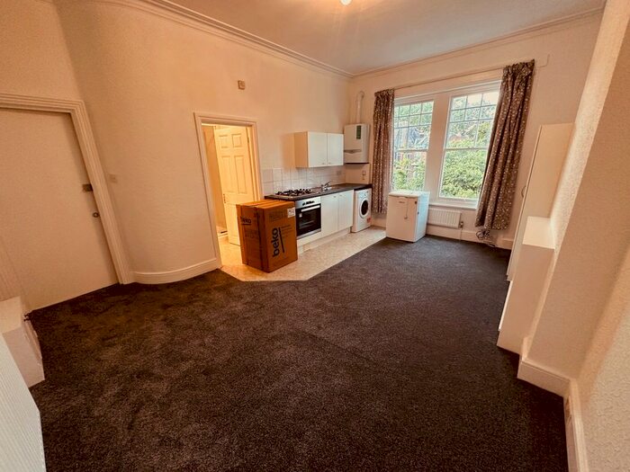 Studio To Rent In Haslemere Road, London, N8