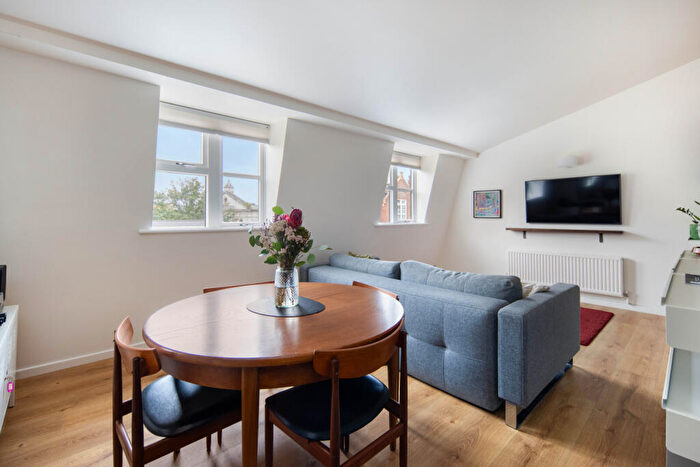 2 Bedroom Flat For Sale In Cable Street, London, E1