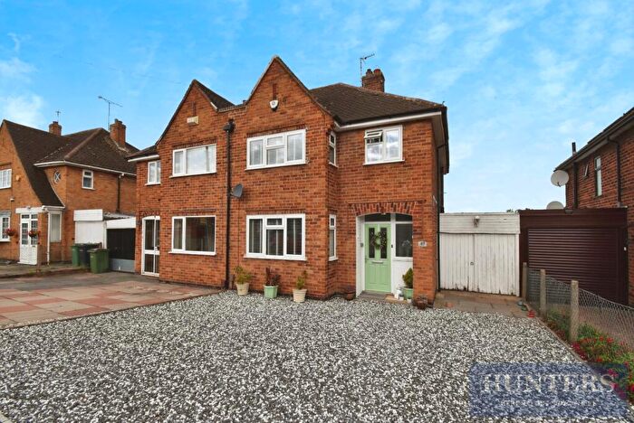 3 Bedroom Semi-Detached House For Sale In Carlton Drive, Wigston, LE18