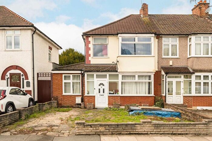 3 Bedroom House To Rent In The Drive, Morden, SM4