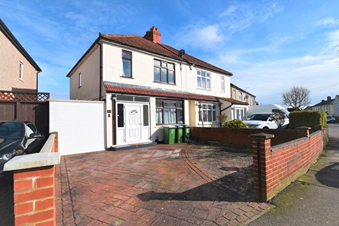 3 Bedroom Semi-Detached House To Rent In Olyffe Avenue, Welling, DA16