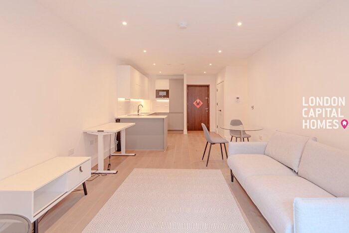 1 Bedroom Flat To Rent In Hive House, Capital Interchange Way, Brentford, TW8