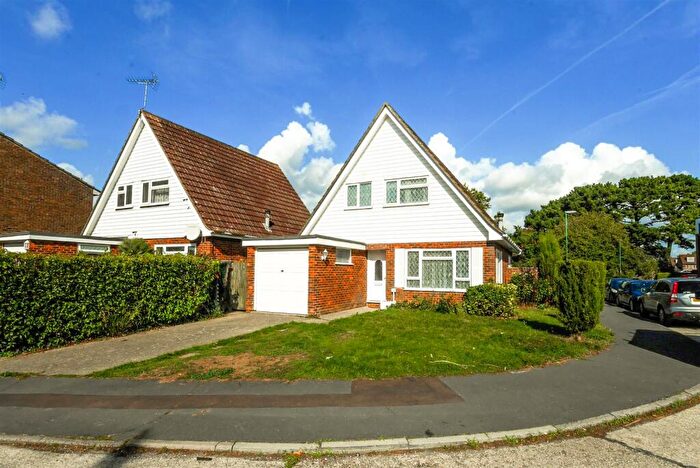 3 Bedroom Chalet For Sale In Timberleys, Littlehampton, BN17