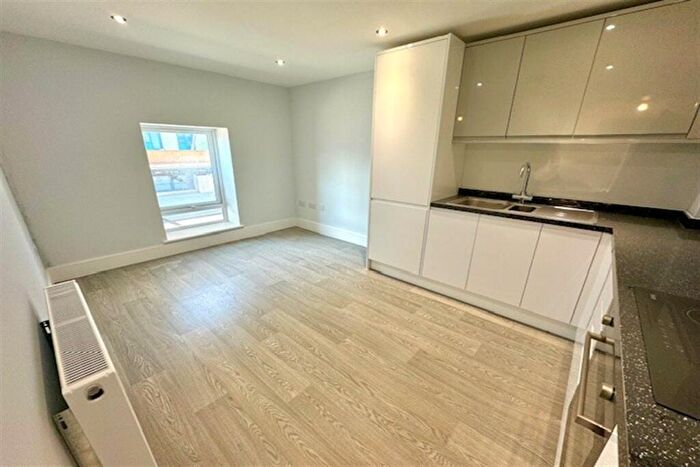 1 Bedroom Apartment To Rent In Clarendon Apartments, Canal Walk, SO14