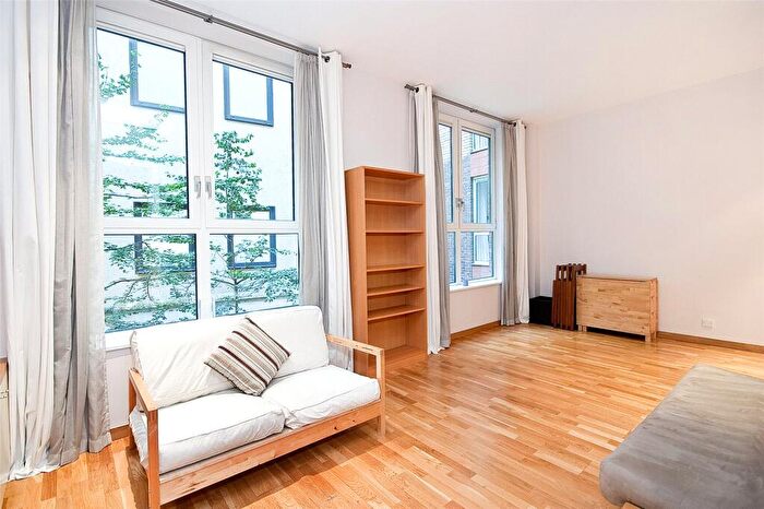 Apartment To Rent In Hosier Lane, EC1A