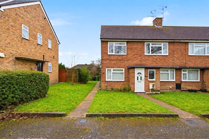 2 Bedroom Apartment For Sale In Meadow Close, London Colney, St. Albans, Hertfordshire, AL2