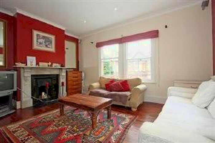 2 Bedroom Flat To Rent In Montefiore Street, Battersea, London SW8