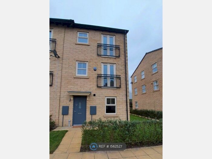 2 Bedroom End Of Terrace House To Rent In Holt's Crest Way, Leeds, LS12