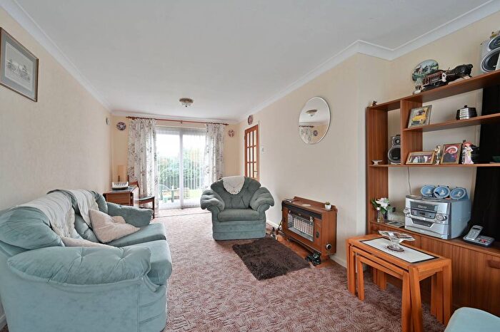 2 Bedroom Semi-Detached House For Sale In Barnard Way, Hemel Hempstead, HP3