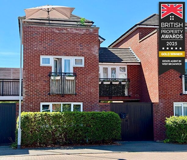 3 Bedroom Town House For Sale In The Pavilions, West Bromwich, B70