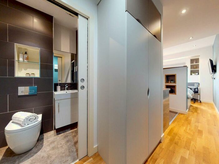 Studio To Rent In Queen Street, Leeds, West Yorkshire, LS1