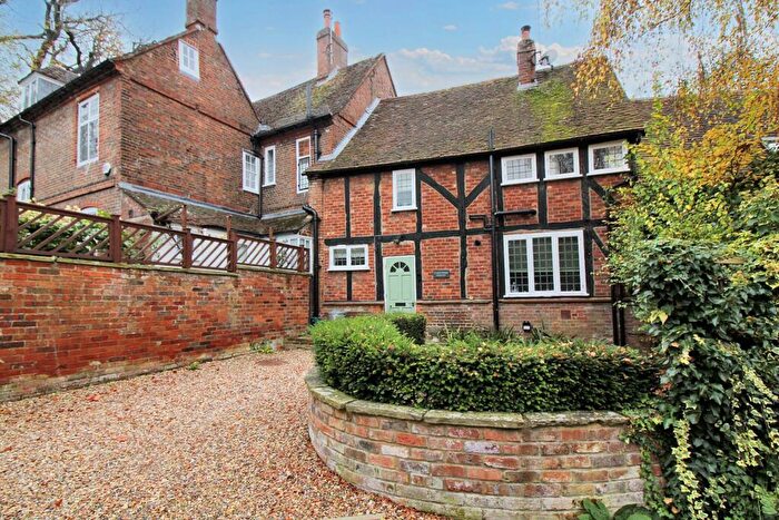 2 Bedroom Cottage To Rent In St. Osyths Cottage Parsons Fee, Aylesbury, HP20