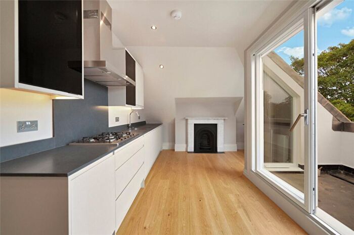 3 Bedroom Flat To Rent In Cleve Road, South Hampstead, NW6