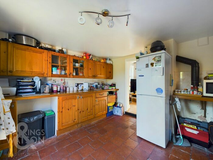 2 Bedroom Cottage For Sale In High Street, Attleborough, NR17