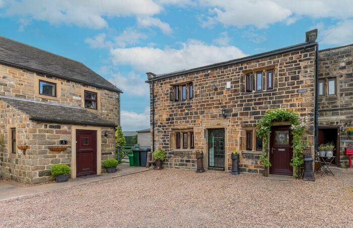 2 Bedroom Link Detached House For Sale In Saxon Court, Wyke, BD12