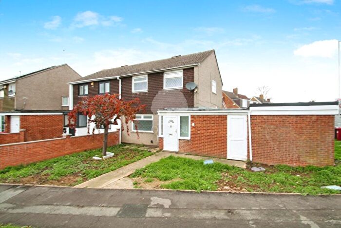 3 Bedroom Semi Detached House To Rent In Parlaunt Road, Langley, SL3