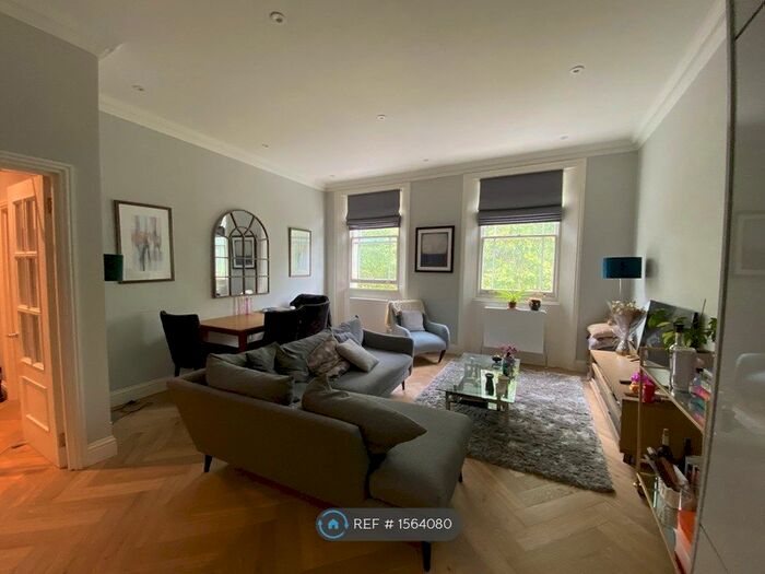 3 Bedroom Flat To Rent In St. Georges Square, London, SW1V