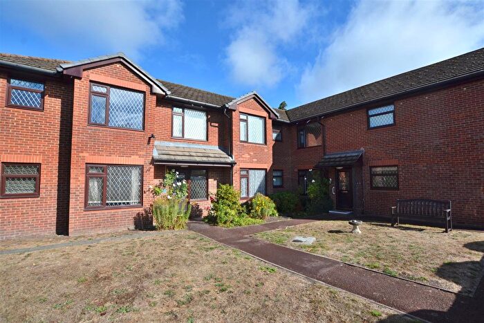 1 Bedroom Flat For Sale In Beech Road, Frimley Green, Camberley, GU16