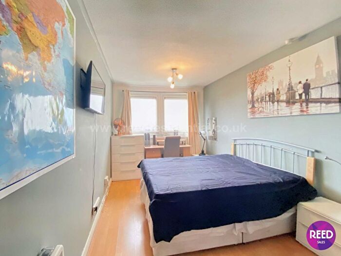 1 Bedroom Flat To Rent In Brecon Flats, Westcliff On Sea, SS0