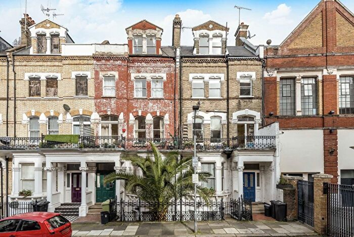 2 Bedroom Flat For Sale In Stanwick Road, West Kensington, W14