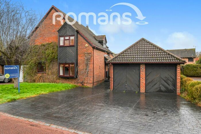 4 Bedroom Detached House To Rent In All Saints Close, Glebe Park, RG40