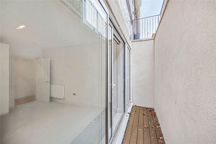 2 Bedroom Flat To Rent In Allfarthing Lane, London, SW18