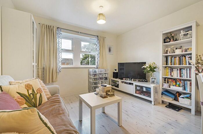 2 Bedroom Flat For Sale In Cirrus Drive, Shinfield, Reading, RG2