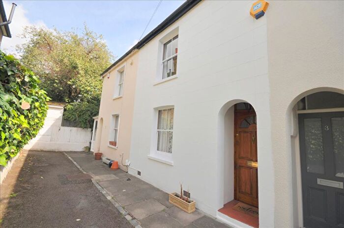 2 Bedroom Cottage To Rent In Cambridge Cottages, Kew, Surrey, TW9