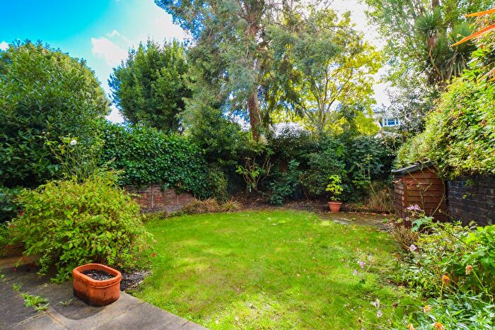 2 Bedroom Flat To Rent In Arlington Gardens, London, W4