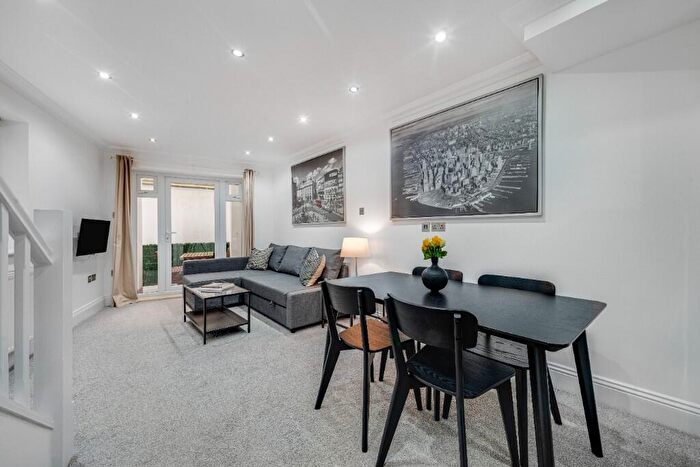 2 Bedroom Flat To Rent In Bell Street, London, NW1