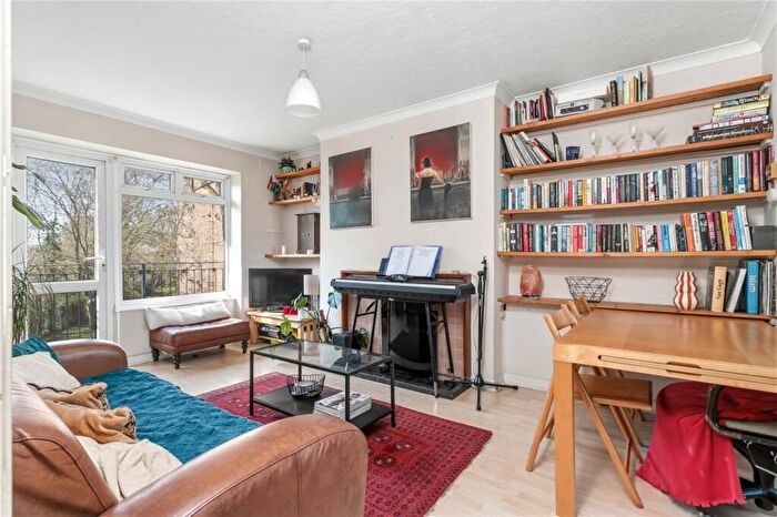 3 Bedroom Parking For Sale In Queen Elizabeth's Close, London, N16