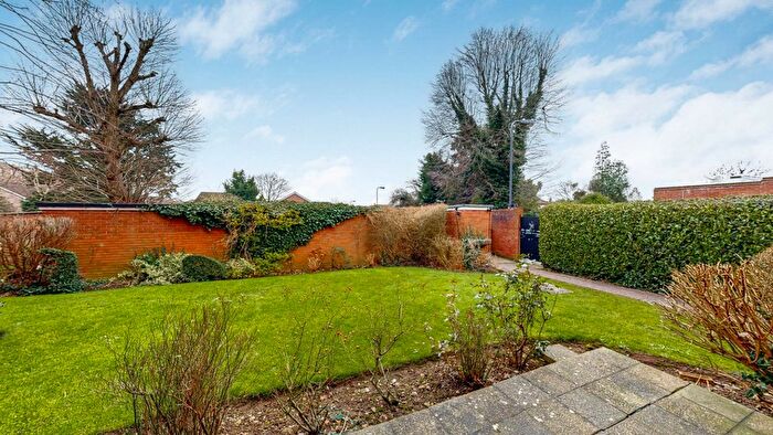 2 Bedroom Flat For Sale In London Road, Stanmore, HA7