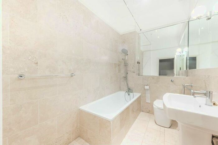 2 Bedroom Flat To Rent In Cadogan Square, Chelsea, London, SW1X