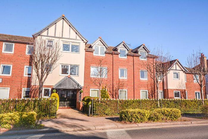1 Bedroom Retirement Property For Sale In Station Road, Southend-On-Sea, SS1