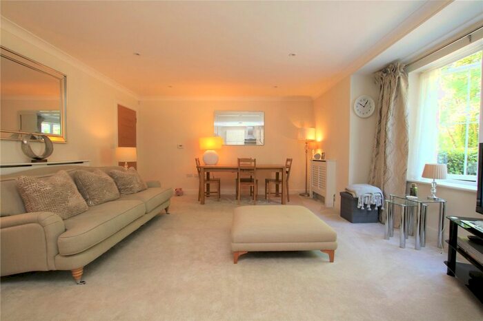 1 Bedroom Flat To Rent In Reservoir Crescent, Reading, Berkshire, RG1