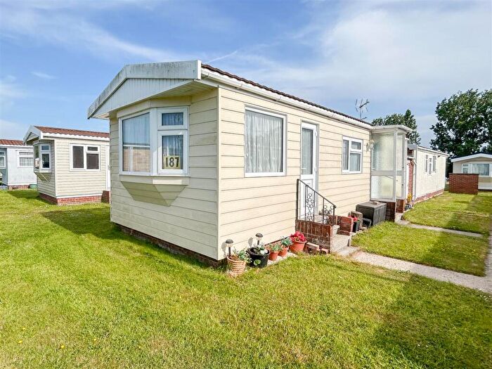 1 Bedroom Park Home For Sale In Meadowview Park, St. Osyth Road, Little Clacton, CO16