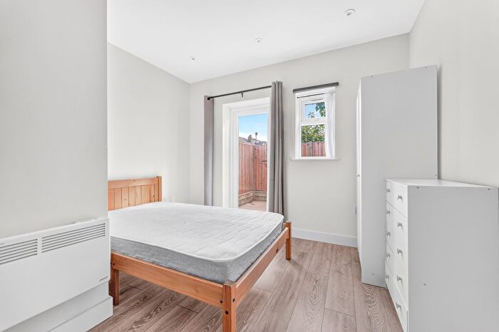 Studio To Rent In Tooting Bec Road, London, SW17
