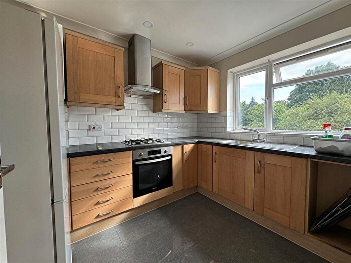 3 Bedroom Flat To Rent In Springfield Road, Windsor, SL4