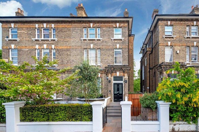 4 Bedroom Duplex For Sale In King Henrys Road, Primrose Hill, London, NW3