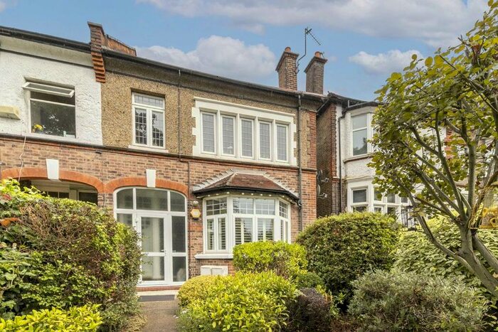 2 Bedroom Maisonette To Rent In Leigham Court Road, London, SW16