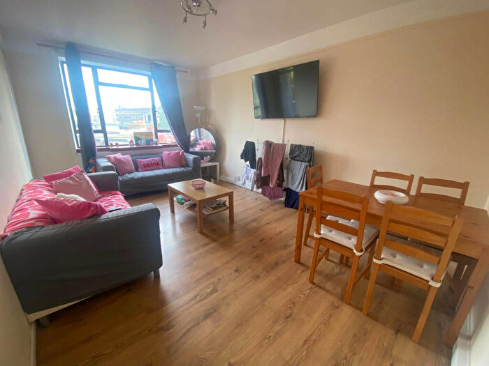 2 Bedroom Flat To Rent In Bed Flat/St. John Street, London, EC1R