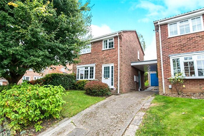 3 Bedroom Link Detached House For Sale In Trinity Fields, Farnham, Surrey, GU9