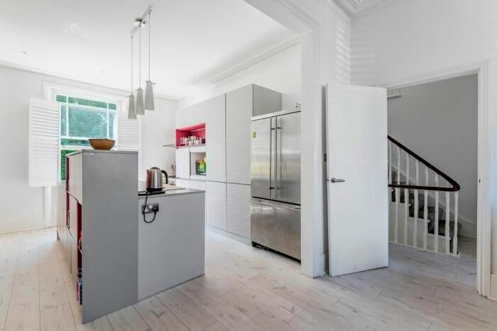 4 Bedroom Maisonette To Rent In Park Avenue, Alexandra Park, N22