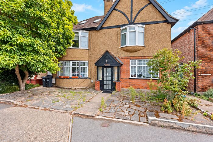 3 Bedroom Maisonette For Sale In Ashfield Avenue, Feltham, TW13