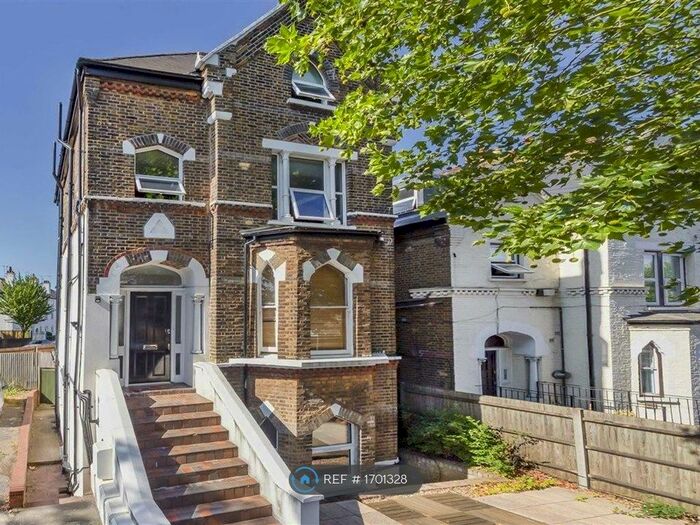 2 Bedroom Flat To Rent In Leamington Park, London, W3