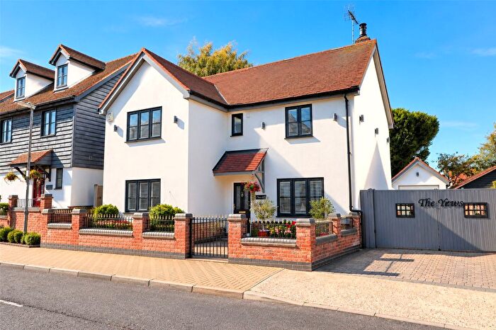 3 Bedroom Country House For Sale In High Road, Horndon-On-The-Hill, Stanford-Le-Hope, Essex, SS17