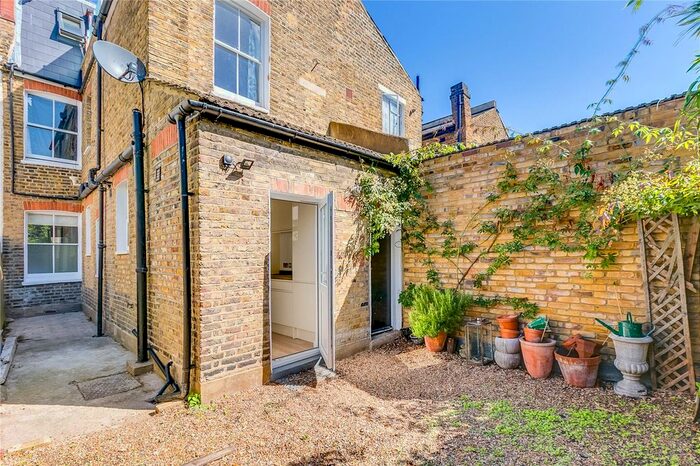 2 Bedroom Flat To Rent In Mablethorpe Road, Fulham, SW6