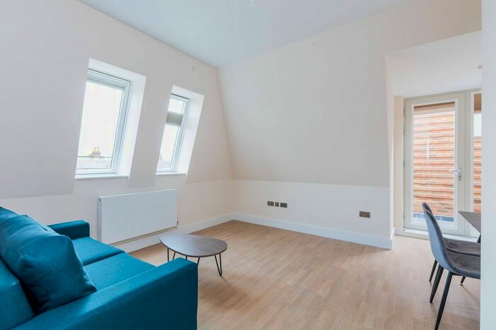 3 Bedroom Flat To Rent In St Marys Road, Hornsey, London, N8