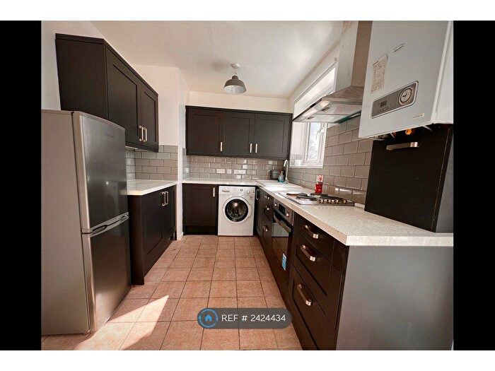 2 Bedroom Maisonette To Rent In Wilmington Court, London, SW16
