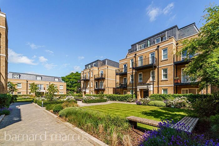 2 Bedroom Flat For Sale In Chambers Park Hill, London, SW20
